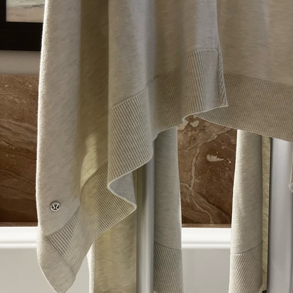 Lululemon Free To Coast Wrap, Creme - Picture 4 of 7